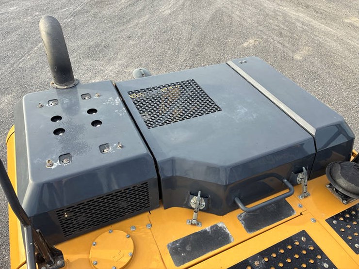 2021-john-deere-250-image-74