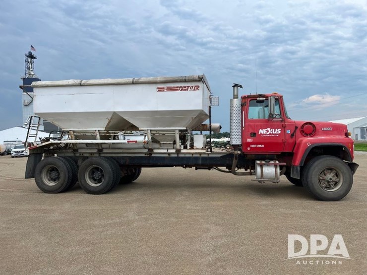 1995-ford-l9000-image-8