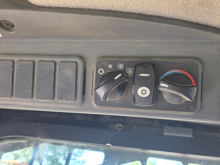 2012-caterpillar-272c-image-54