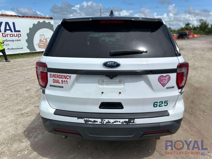 2019-ford-explorer-image-19