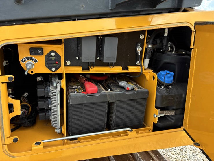 2022-john-deere-450-image-29