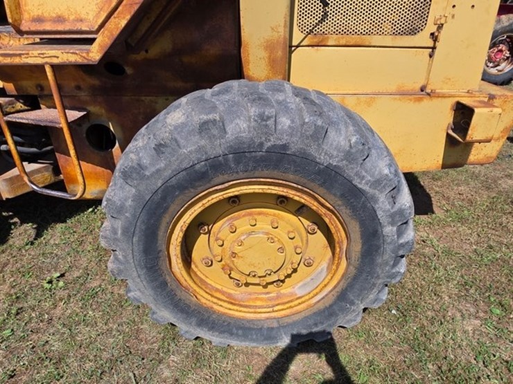 1977-caterpillar-910-image-22