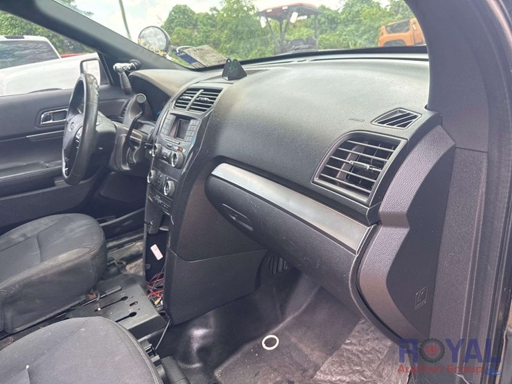 2019-ford-explorer-image-26