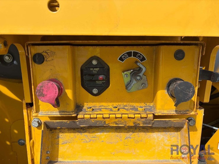 2018-deere-524k-image-22