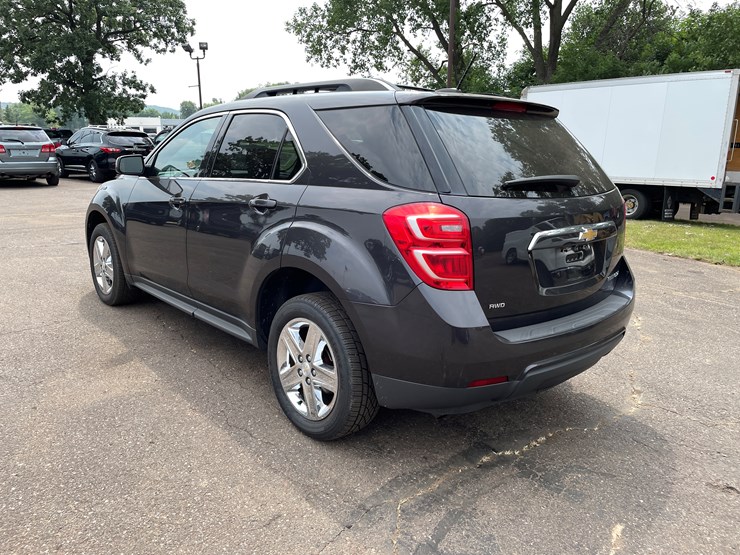 2016-chevrolet-equinox-lt-image-3