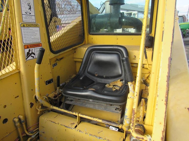 new-holland-l779-image-8