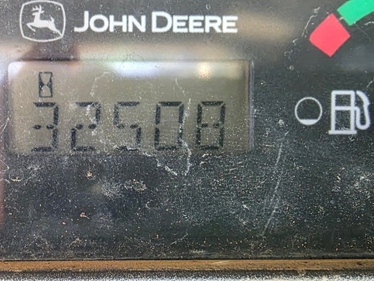 2007-deere-ct332-image-50