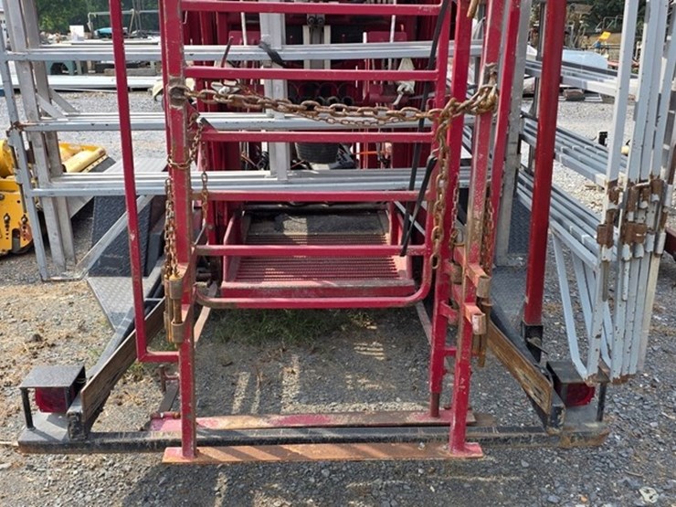 comfort-chute-h-series-hoof-trimming-trailer-image-10