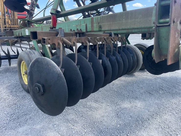john-deere-235-image-17