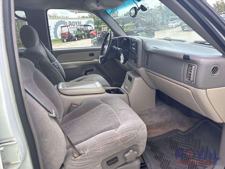 2001-chevrolet-tahoe-image-22