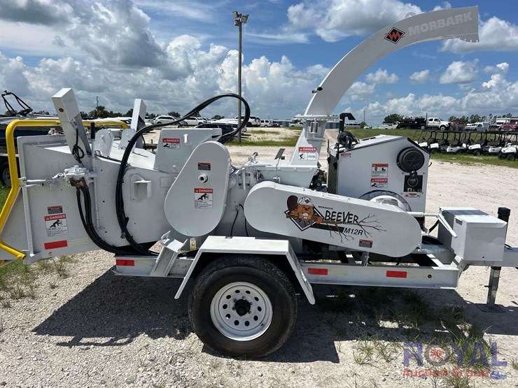 2017-e-z-beever-m12r-towable-brush-chipper-image-11