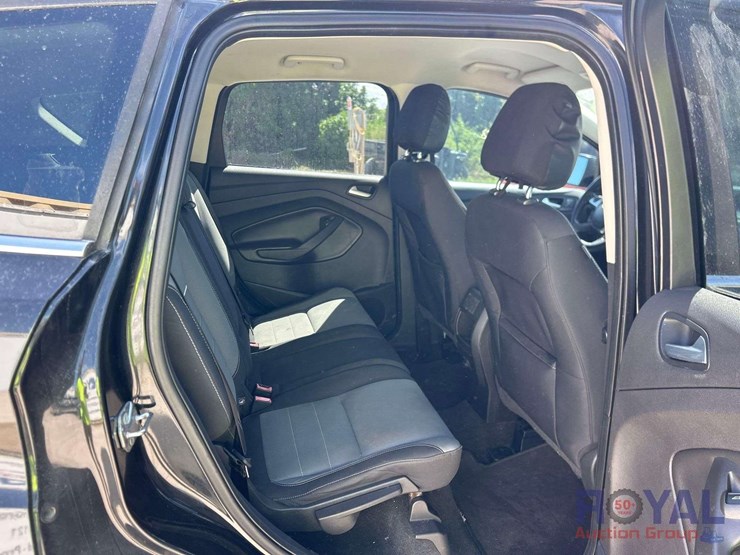 2015-ford-escape-image-17