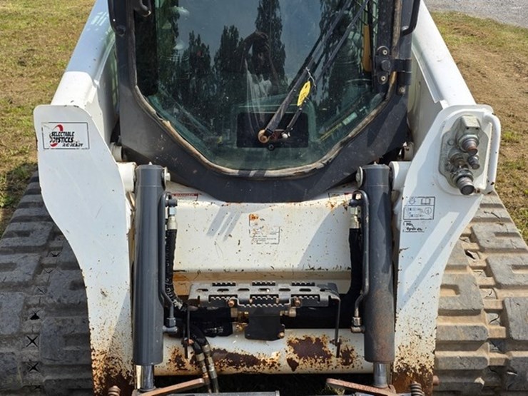 2022-bobcat-t770-image-38