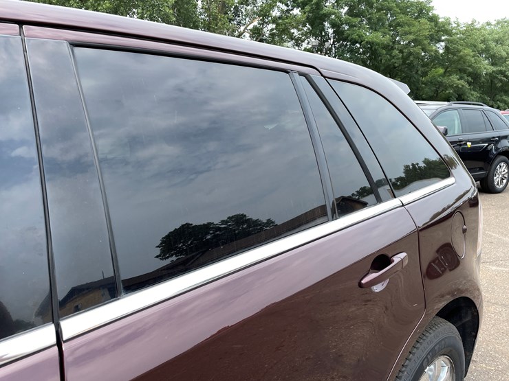 2010-ford-edge-image-17
