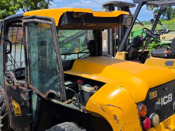 2011-jcb-515-40-image-20
