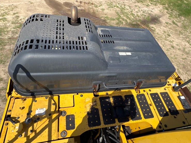 2016-komatsu-pc210-lc-11-image-19