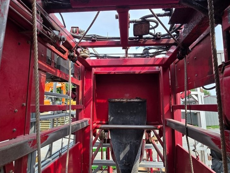 comfort-chute-h-series-hoof-trimming-trailer-image-22