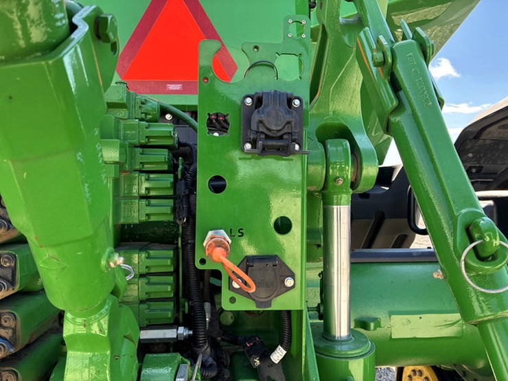 2020-john-deere-8rx-410-image-28