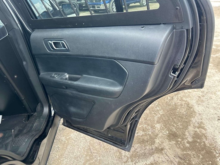 2017-ford-explorer-image-21