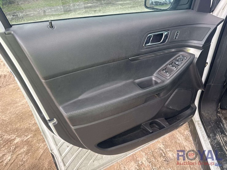 2015-ford-explorer-image-12