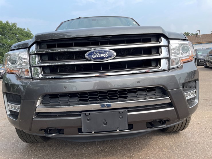 2017-ford-expedition-limited-image-10