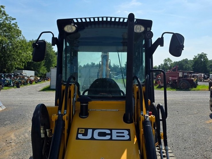 2021-jcb-1cxt-image-38