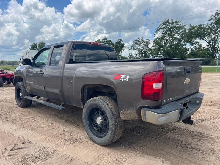 2008-chevrolet-silverado-image-2