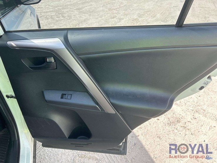 2018-toyota-rav4-image-28