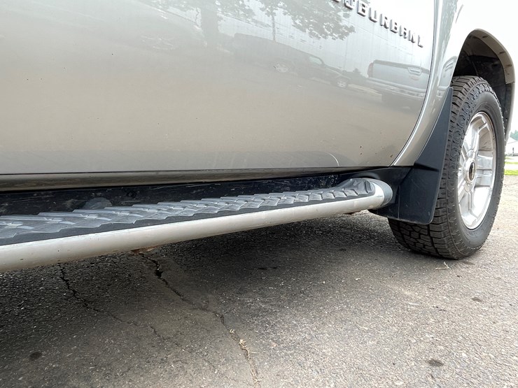 2008-chevrolet-suburban-image-41