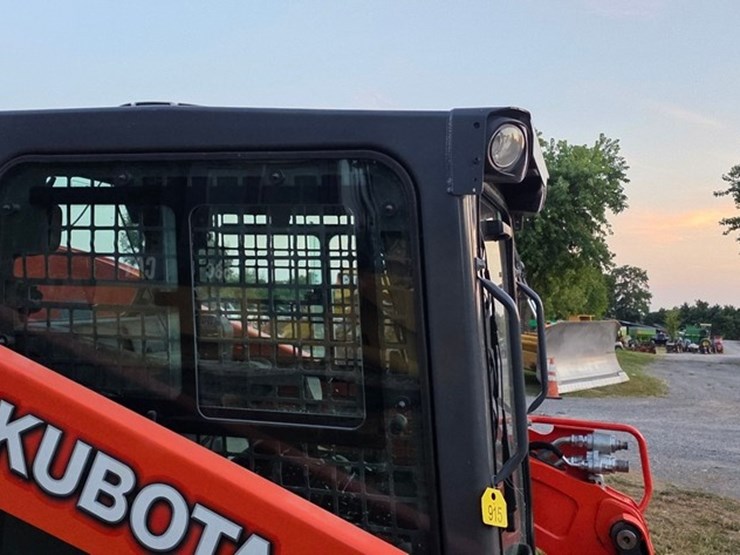 2016-kubota-ssv75-image-10