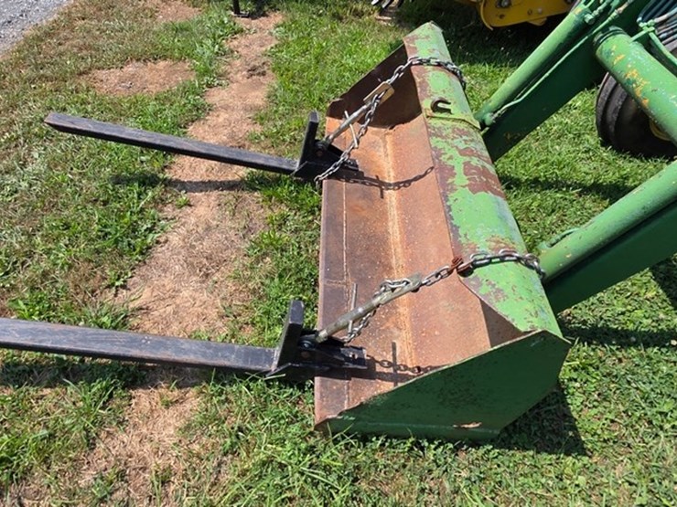 john-deere-300-image-23