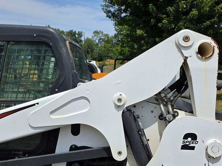 2022-bobcat-t770-image-26