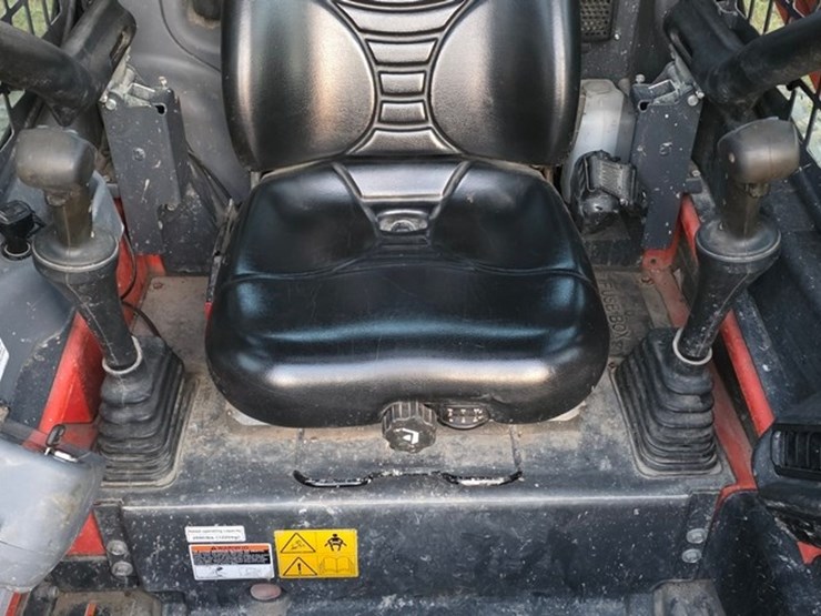 2016-kubota-ssv75-image-42