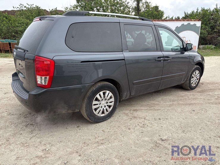 2014-kia-sedona-image-3