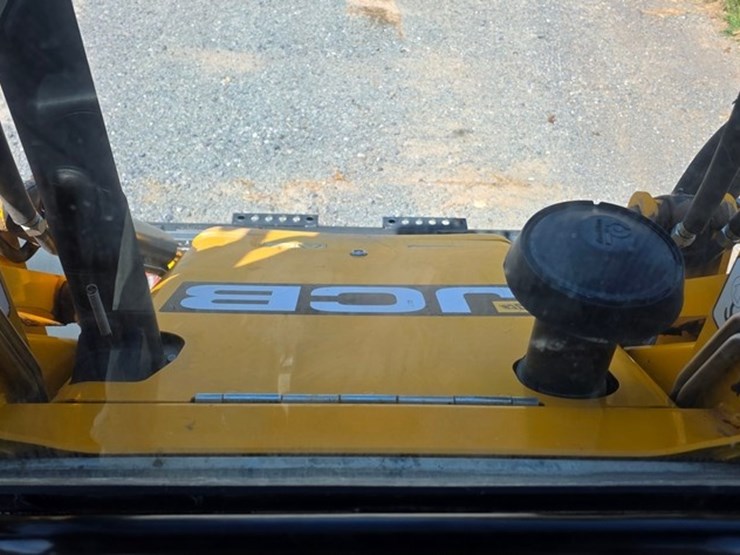 2021-jcb-1cxt-image-53