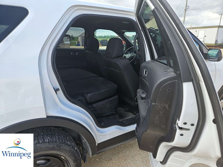 2017-ford-explorer-image-36