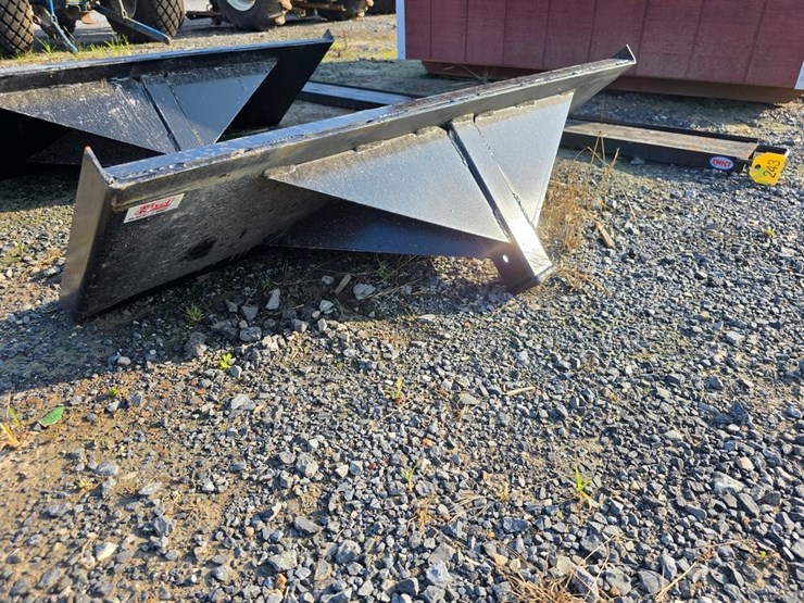new-kivel-skidloader-hitch-image-2