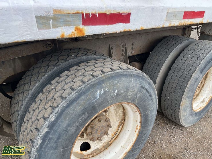 1999-freightliner-fl80-image-11