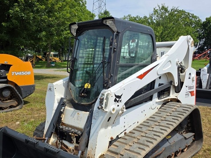 2022-bobcat-t770-image-35