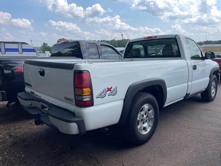 2006-gmc-1500-image-3