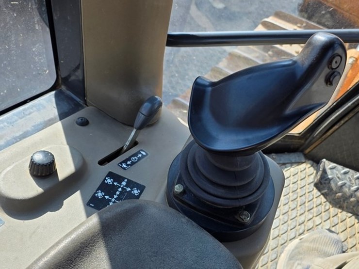 2012-case-850l-xlt-image-72