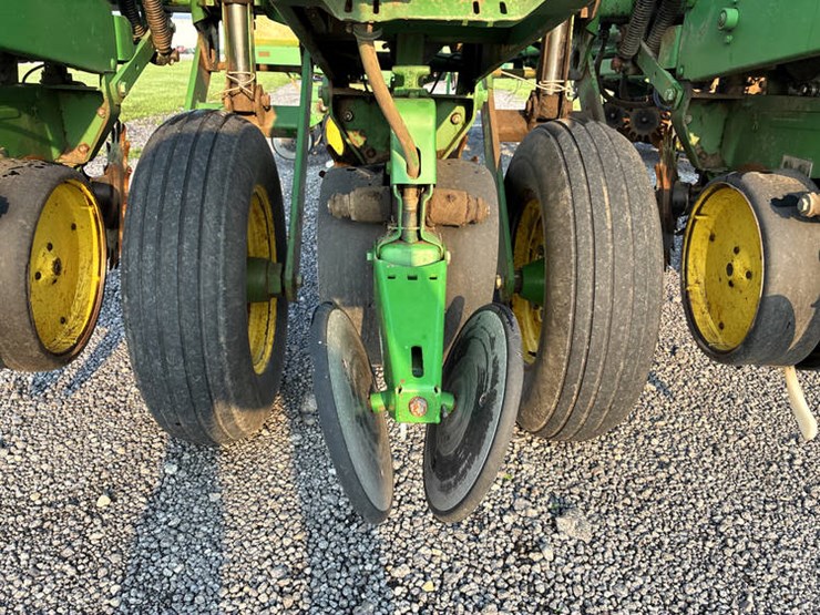 john-deere-7000-image-41