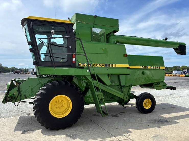 1983-john-deere-6620-image-3