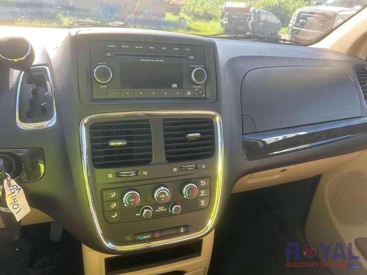 2013-dodge-grand-caravan-se-image-14