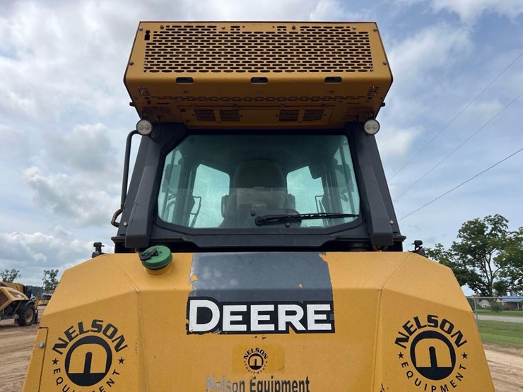 2020-deere-700k-lgp-image-28