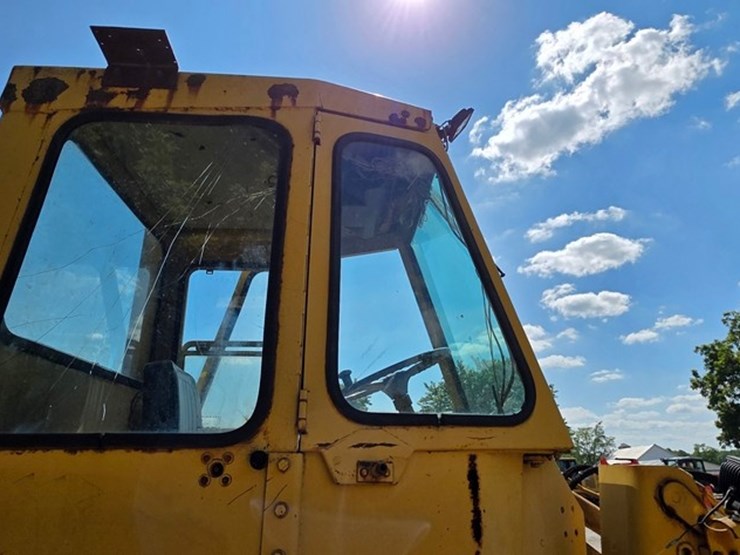 1977-caterpillar-910-image-12