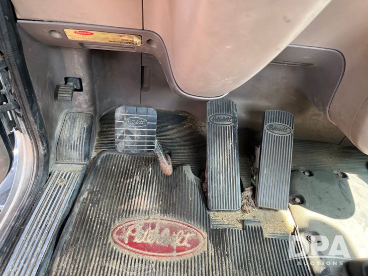 2008-peterbilt-384-image-55