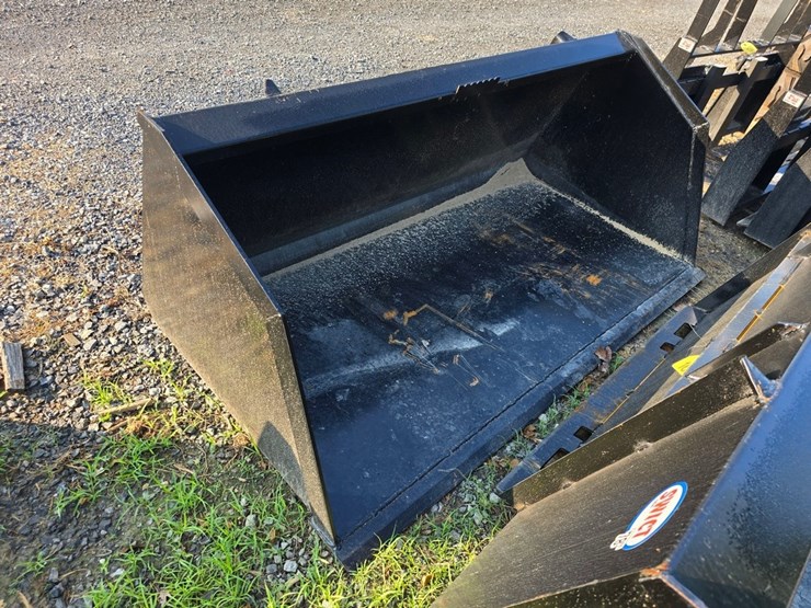 new-swict-72"-skidloader-material-bucket-image-4