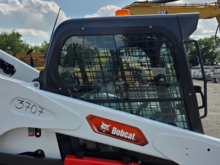 2023-bobcat-t770-image-13