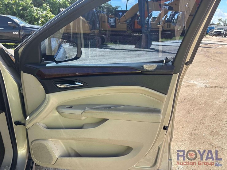 2010-cadillac-srx-image-23